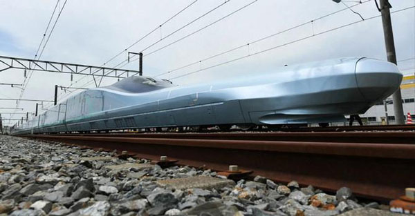 Tàu shinkansen ALFA-X có vận tốc 360 km/h