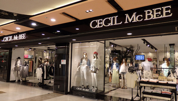 Phong cách thiết kế của CECIL Mc BEE mang hơi hướng sang chảnh, sexy