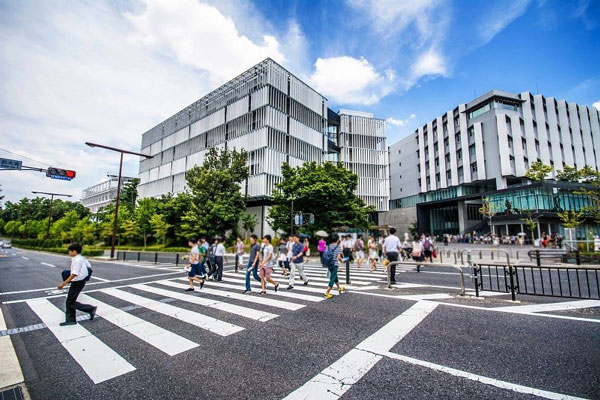 Nagoya là ngôi trường Đại học Hoàng gia được bảo trợ bởi Nhật Hoàng