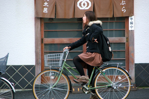 Đi làn đường dành cho người đi xe đạp tại Nhật