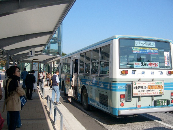 Xe buýt là phương tiện thoải máy nhất để đi từ sân bay vào nội thành