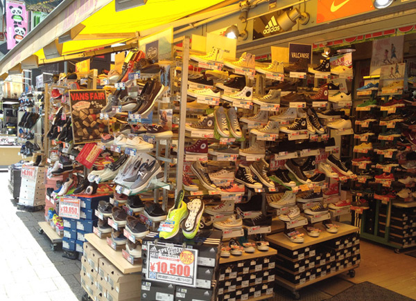 Giày dép tại ESPERANZA đa dạng về mẫu mã lẫn giá cả