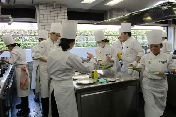 Chương trình đào tạo đa dạng tại trường Tsuji cho sinh viên ngành ẩm thực