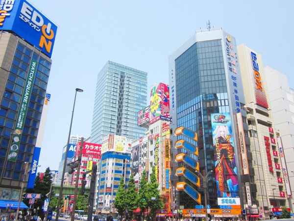 LAOX Akihabara Main Store là chuỗi cửa hàng chuyên về đồ điện tử