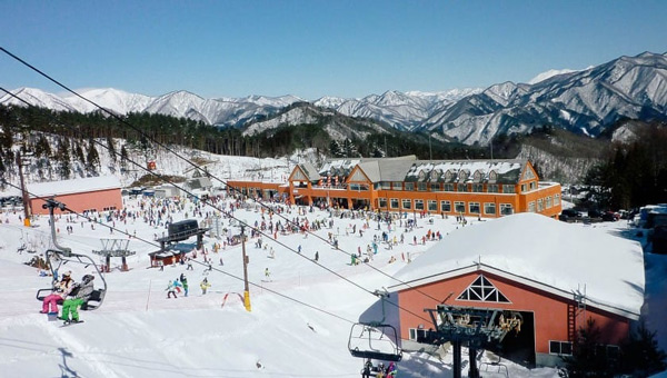 Bãi trượt tuyết Norn Minakami nằm ở tỉnh Gunma