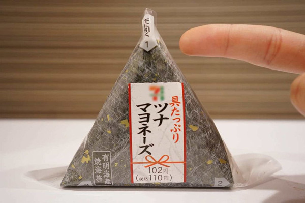 Onigiri hình tam giác là loại phổ biến nhất
